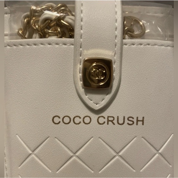 Chanel Coco Crush Smartphone Card Holder
Novelty Crossbody Pouch - Picture 7 of 8